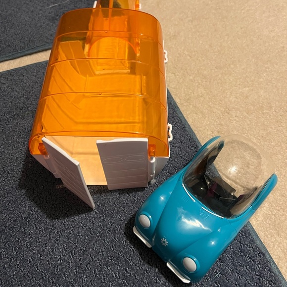 Zhu Zhu pet hamstermobile and garage - Picture 2 of 5